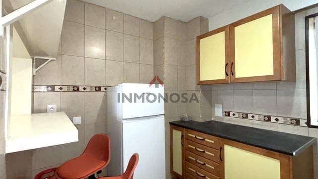 4 bedroom Flat for rent in Ferrol - € 800 (Ref: 9591982)