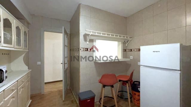 4 bedroom Flat for rent in Ferrol - € 800 (Ref: 9591982)
