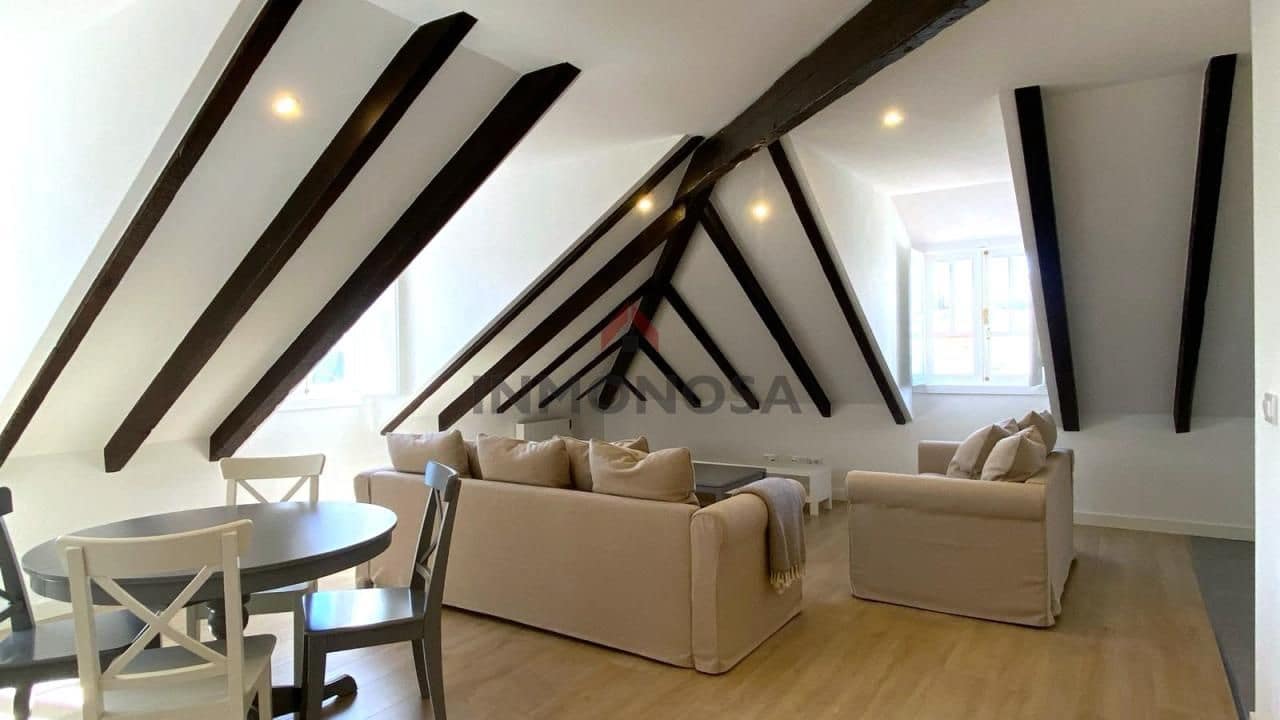 2 bedroom Penthouse for rent in Ferrol - € 950 (Ref: 9591985)