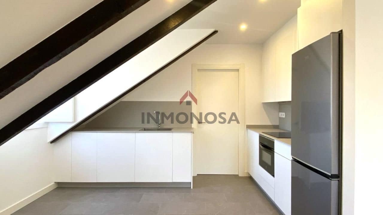 2 bedroom Penthouse for rent in Ferrol - € 950 (Ref: 9591985)