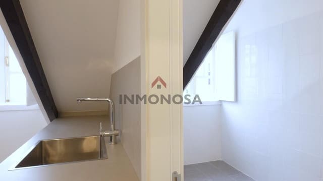 2 bedroom Penthouse for rent in Ferrol - € 950 (Ref: 9591985)