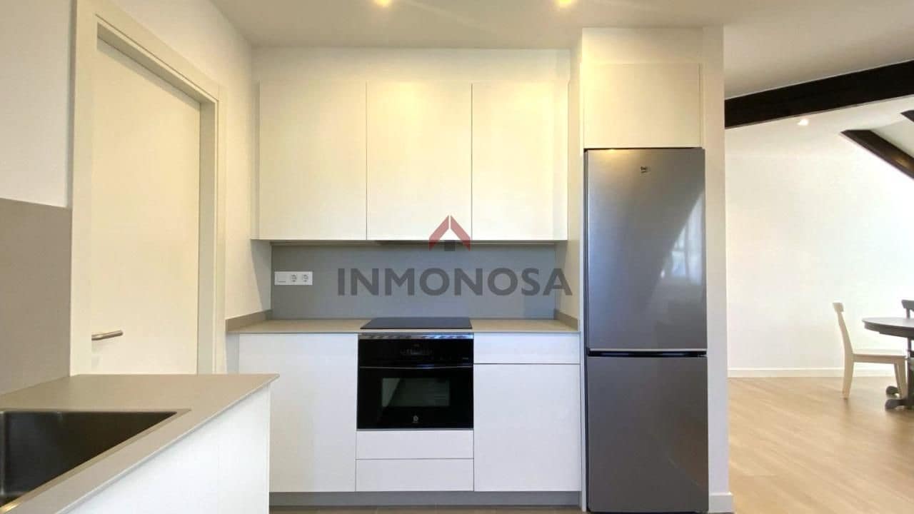 2 bedroom Penthouse for rent in Ferrol - € 950 (Ref: 9591985)