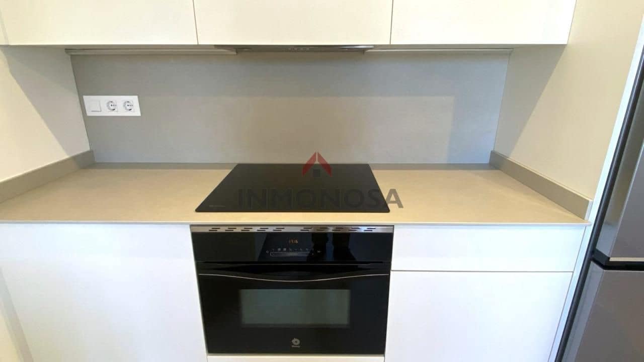 2 bedroom Penthouse for rent in Ferrol - € 950 (Ref: 9591985)