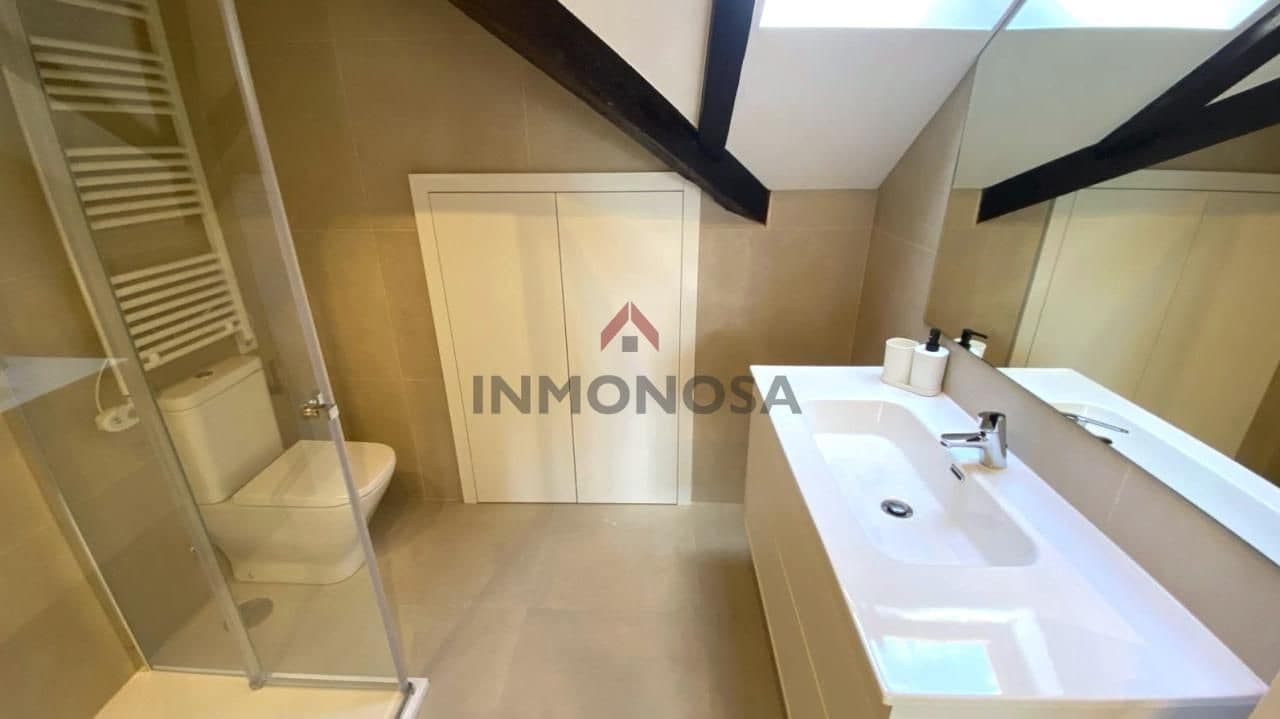 2 bedroom Penthouse for rent in Ferrol - € 950 (Ref: 9591985)