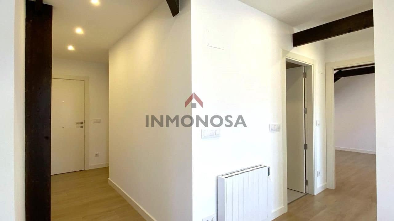 2 bedroom Penthouse for rent in Ferrol - € 950 (Ref: 9591985)