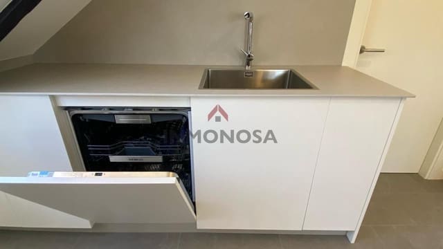 2 bedroom Penthouse for rent in Ferrol - € 950 (Ref: 9591985)