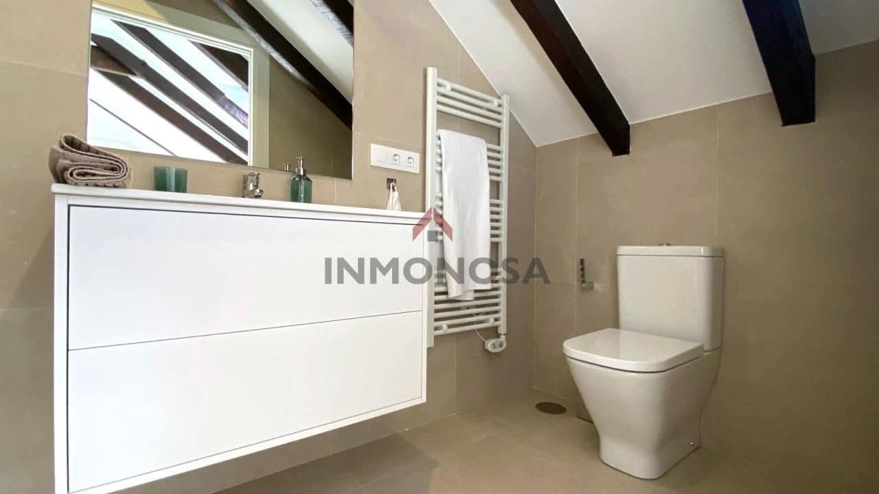 2 bedroom Penthouse for rent in Ferrol - € 950 (Ref: 9591985)