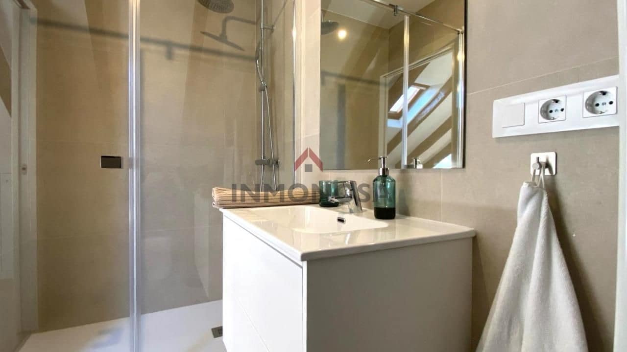 2 bedroom Penthouse for rent in Ferrol - € 950 (Ref: 9591985)