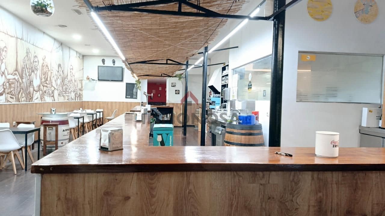 Commercial for sale in Ferrol - € 105,000 (Ref: 9591986)