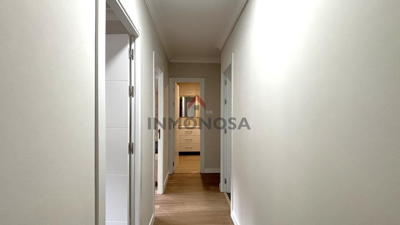 5 bedroom Flat for rent in Ferrol - € 1,250 (Ref: 9591997)