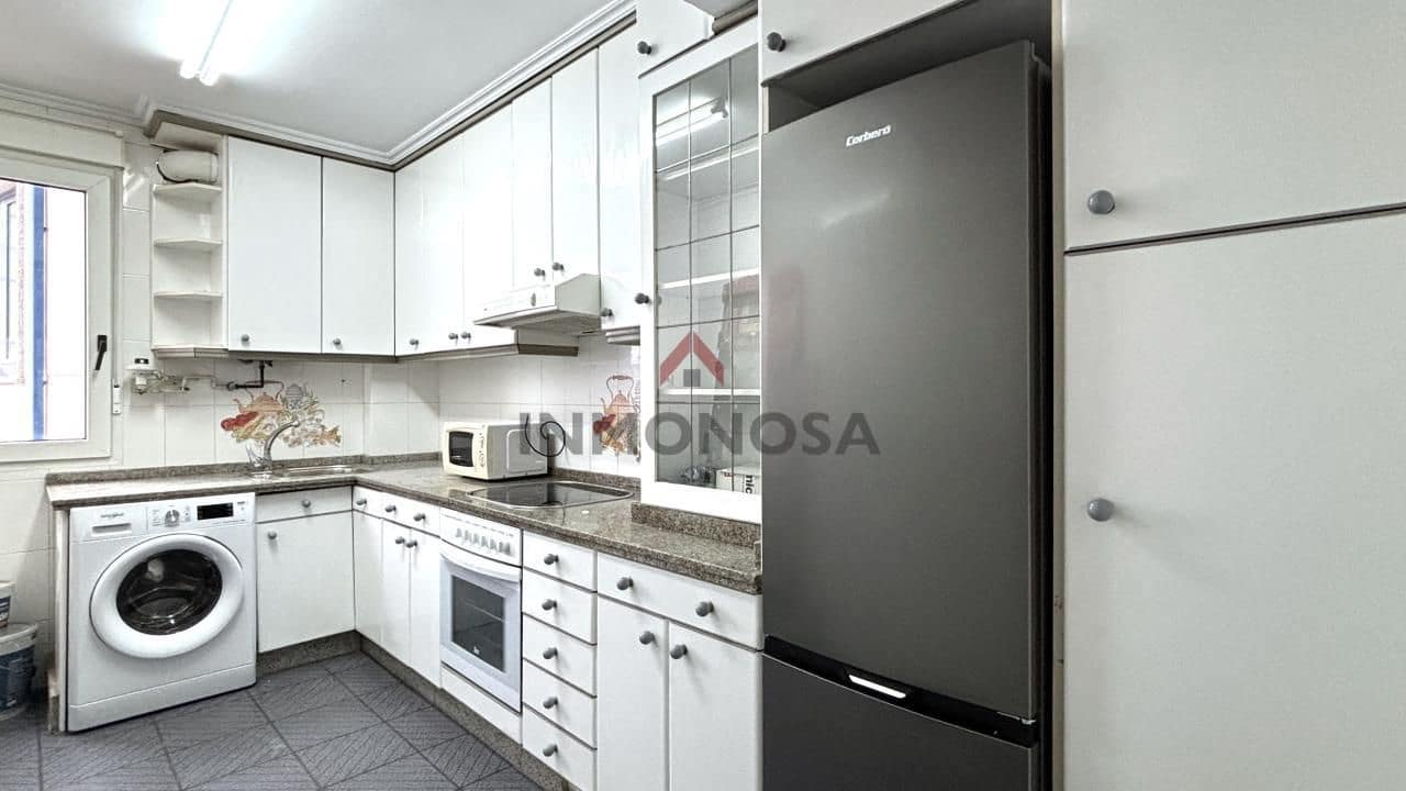 5 bedroom Flat for rent in Ferrol - € 1,250 (Ref: 9591997)