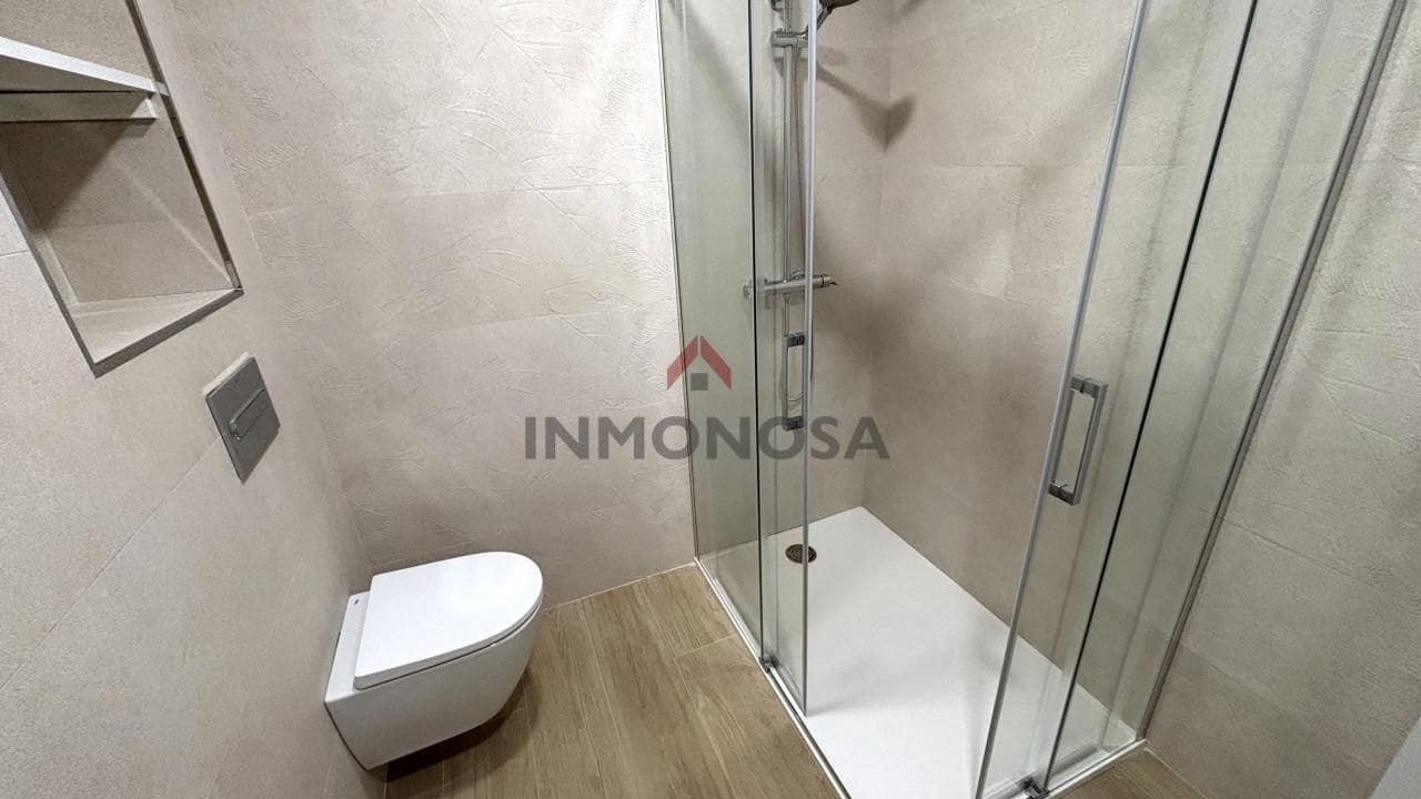 5 bedroom Flat for rent in Ferrol - € 1,250 (Ref: 9591997)