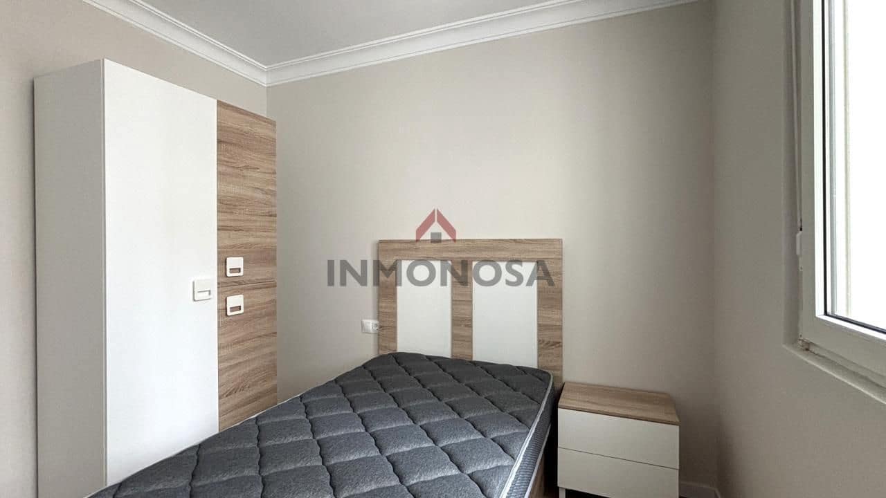 5 bedroom Flat for rent in Ferrol - € 1,250 (Ref: 9591997)