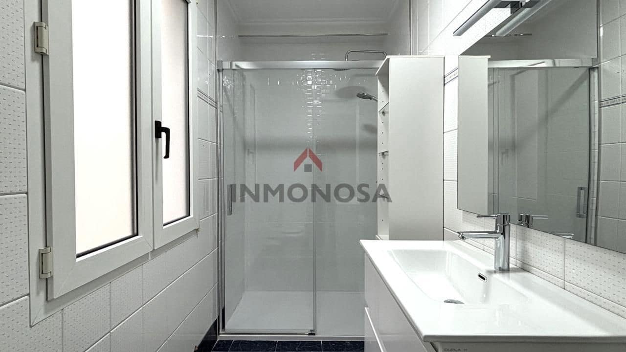 5 bedroom Flat for rent in Ferrol - € 1,250 (Ref: 9591997)