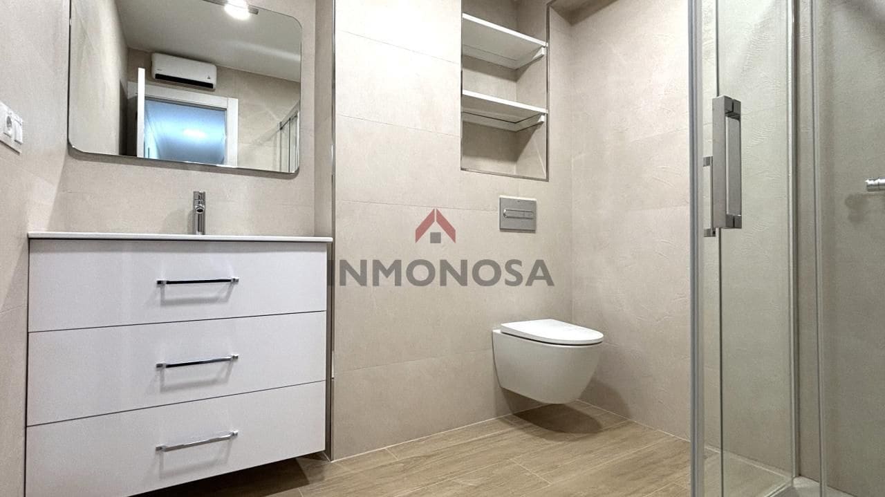 5 bedroom Flat for rent in Ferrol - € 1,250 (Ref: 9591997)