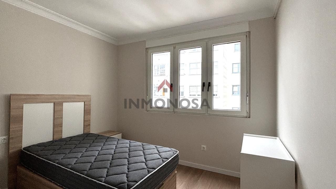 5 bedroom Flat for rent in Ferrol - € 1,250 (Ref: 9591997)