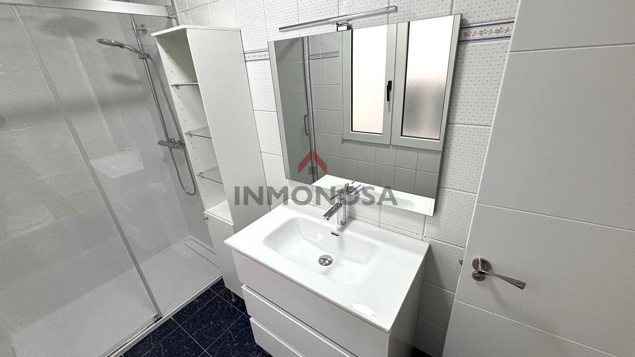 5 bedroom Flat for rent in Ferrol - € 1,250 (Ref: 9591997)