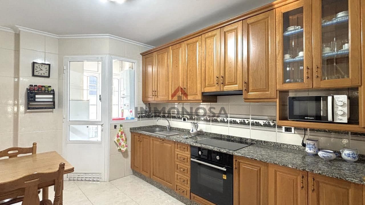 3 Zimmer Wohnung zu vermieten in Ferrol mit Garage - 1.000 € (Ref: 9591999)