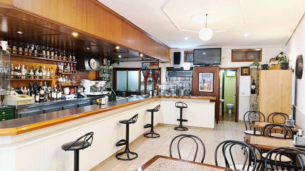 Commercial for sale in Ferrol - € 85,000 (Ref: 9592001)