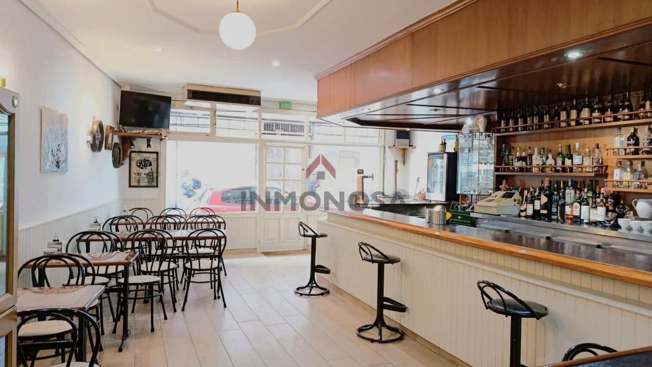 Commercial for sale in Ferrol - € 85,000 (Ref: 9592001)