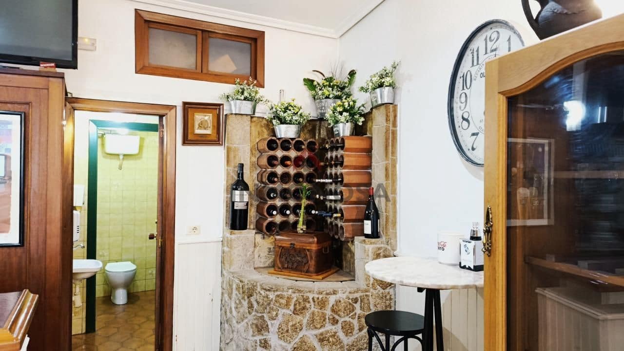 Commercial for sale in Ferrol - € 85,000 (Ref: 9592001)