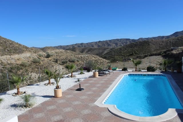 2 soverom Villa til leie i Líjar med svømmebasseng - € 1 100 (Ref: 10009360)