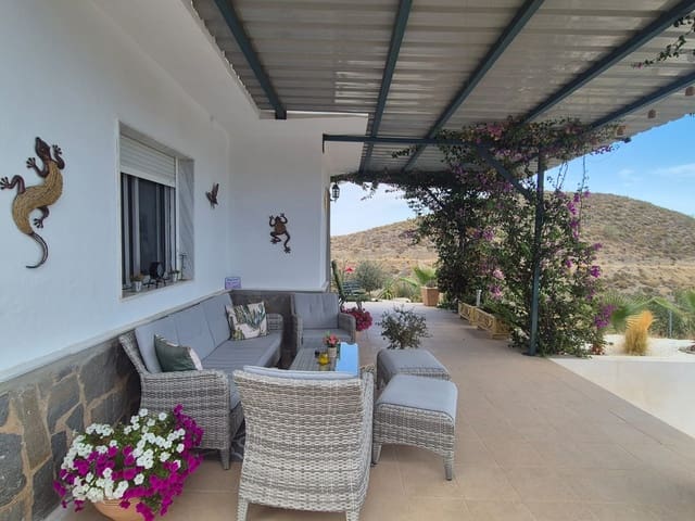 2 soverom Villa til leie i Líjar med svømmebasseng - € 1 100 (Ref: 10009360)