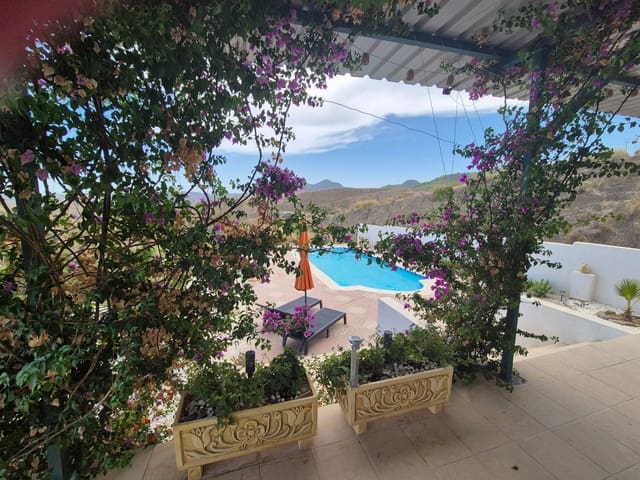 2 soverom Villa til leie i Líjar med svømmebasseng - € 1 100 (Ref: 10009360)