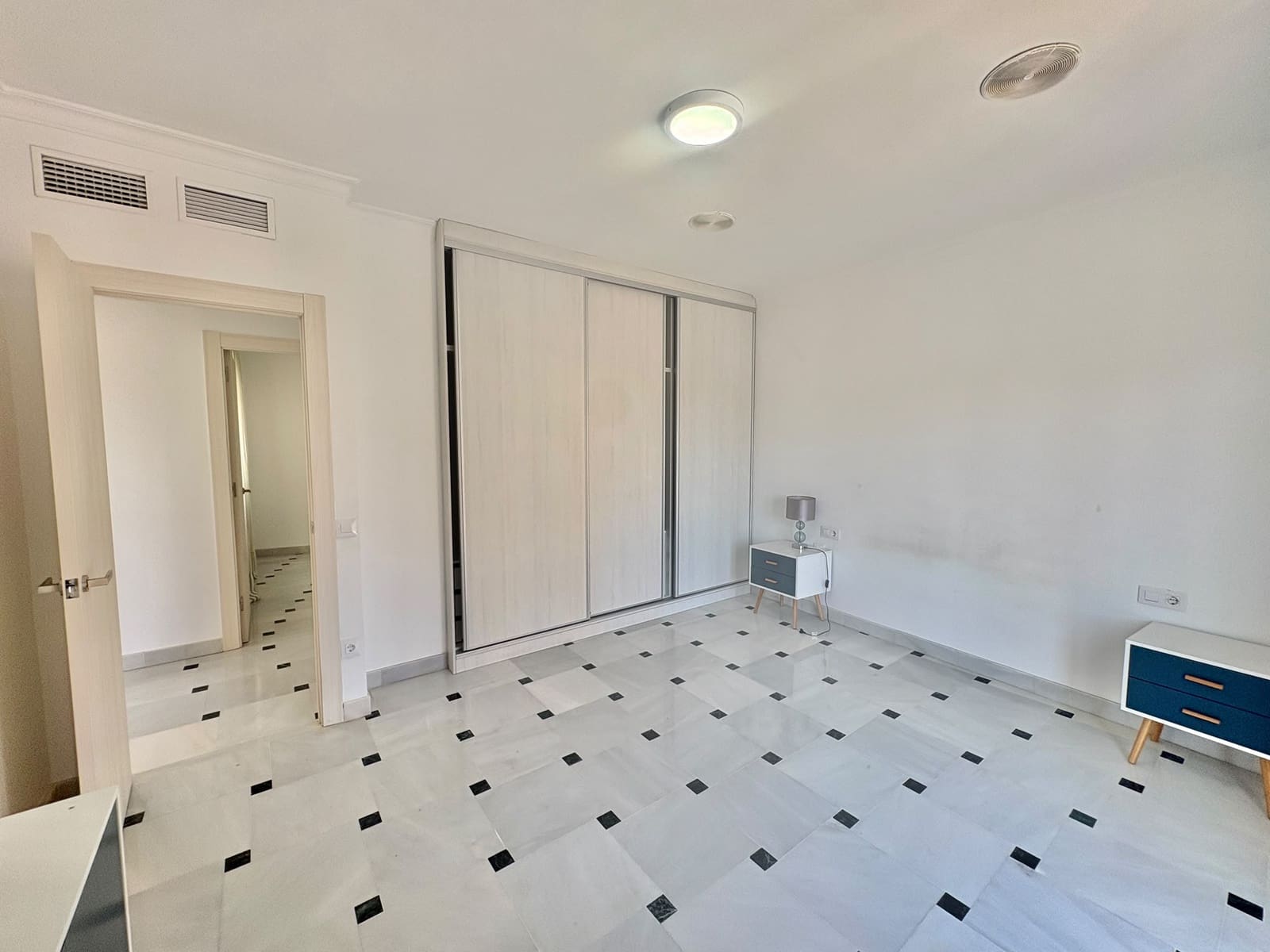 5 bedroom Apartment for rent in Olula del Rio - € 700 (Ref: 10060210)
