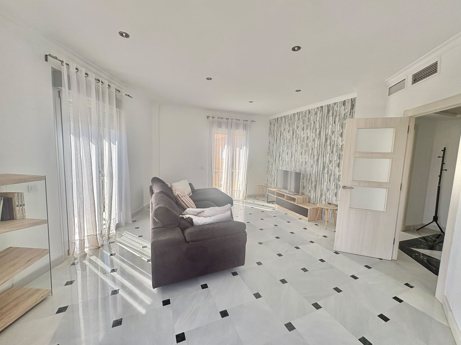 5 bedroom Apartment for rent in Olula del Rio - € 700 (Ref: 10060210)