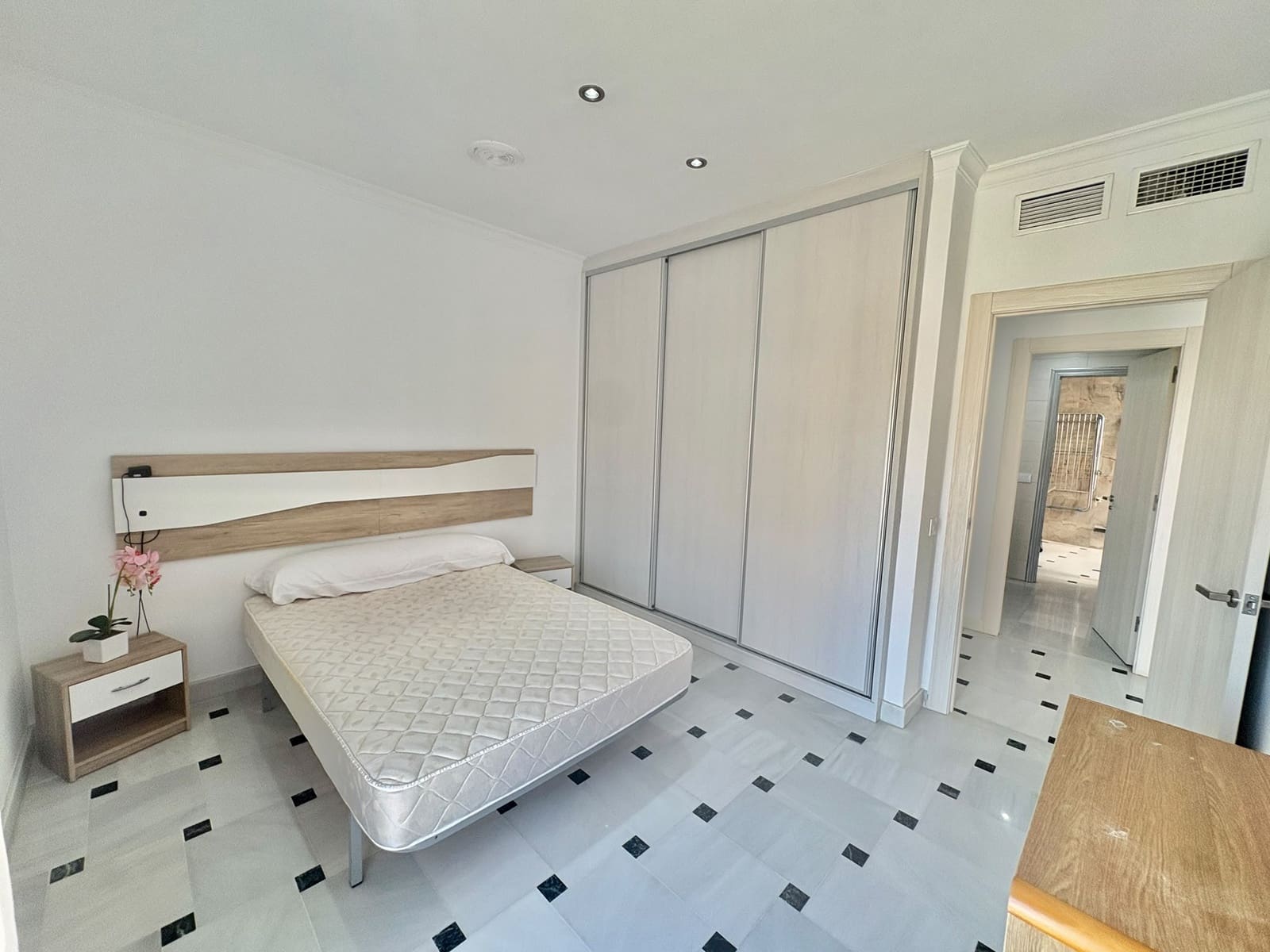 5 bedroom Apartment for rent in Olula del Rio - € 700 (Ref: 10060210)