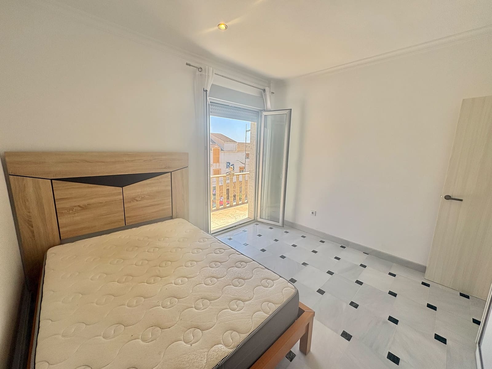 5 bedroom Apartment for rent in Olula del Rio - € 700 (Ref: 10060210)