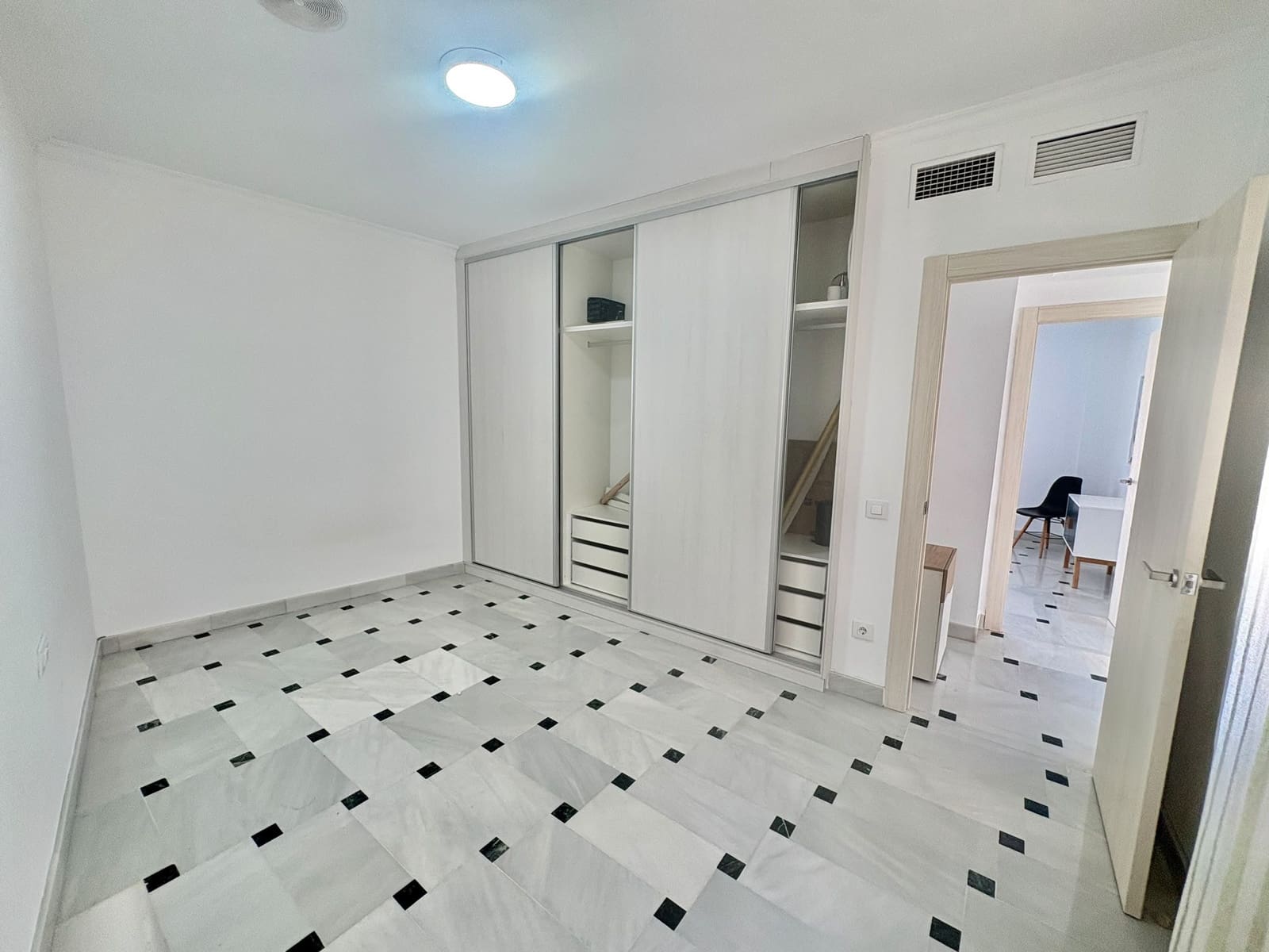 5 bedroom Apartment for rent in Olula del Rio - € 700 (Ref: 10060210)
