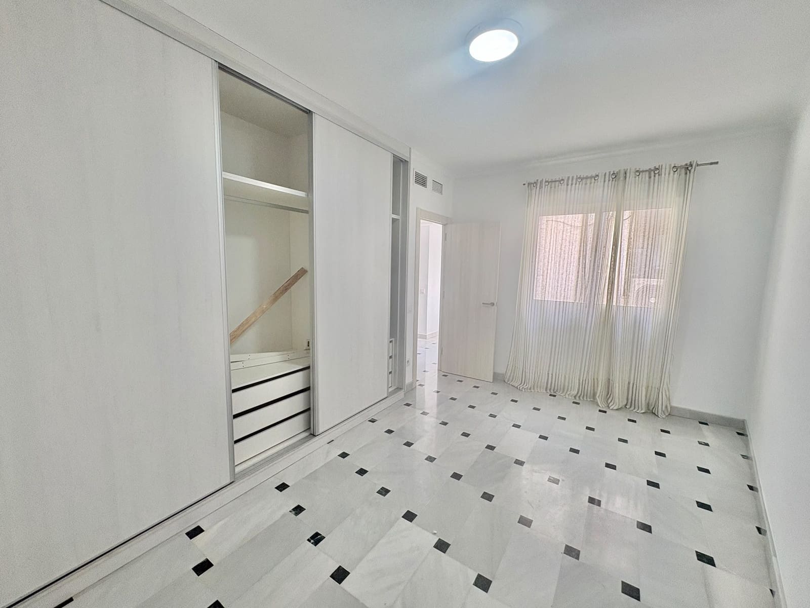 5 bedroom Apartment for rent in Olula del Rio - € 700 (Ref: 10060210)