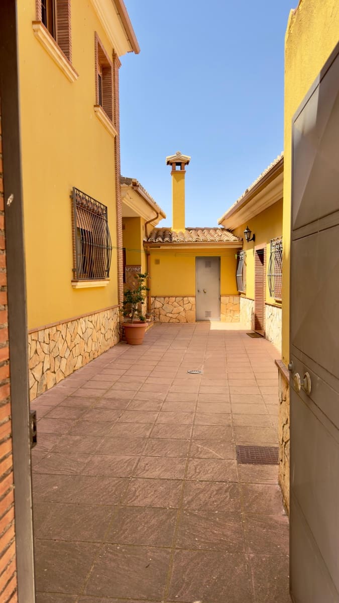 Casa de 5 habitaciones en La Calahorra en venta con garaje - 300.000 € (Ref: 10060347)