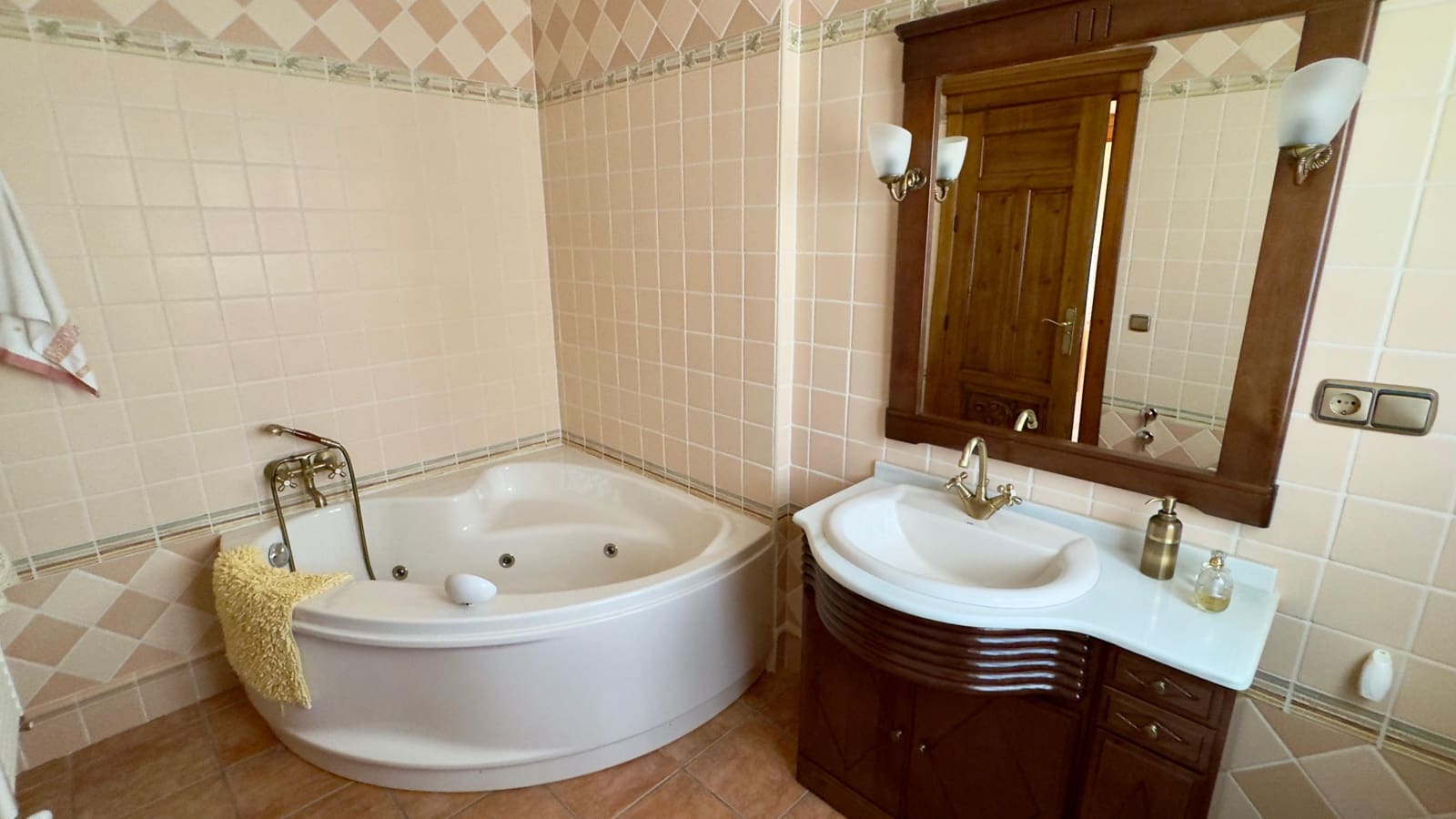 Casa de 5 habitaciones en La Calahorra en venta con garaje - 300.000 € (Ref: 10060347)