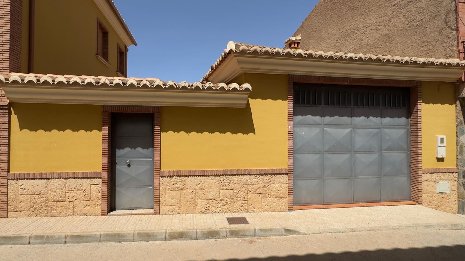 Casa de 5 habitaciones en La Calahorra en venta con garaje - 300.000 € (Ref: 10060347)