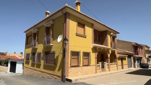 Casa de 5 habitaciones en La Calahorra en venta con garaje - 300.000 € (Ref: 10060347)