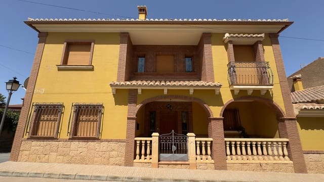 Casa de 5 habitaciones en La Calahorra en venta con garaje - 300.000 € (Ref: 10060347)