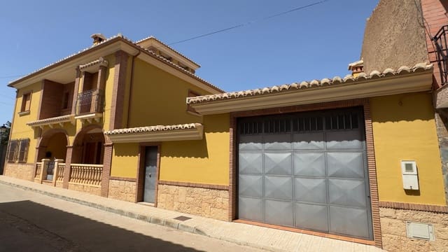 Casa de 5 habitaciones en La Calahorra en venta con garaje - 300.000 € (Ref: 10060347)