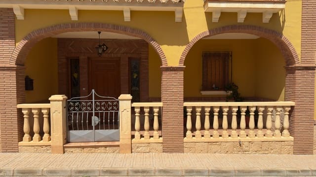 Casa de 5 habitaciones en La Calahorra en venta con garaje - 300.000 € (Ref: 10060347)