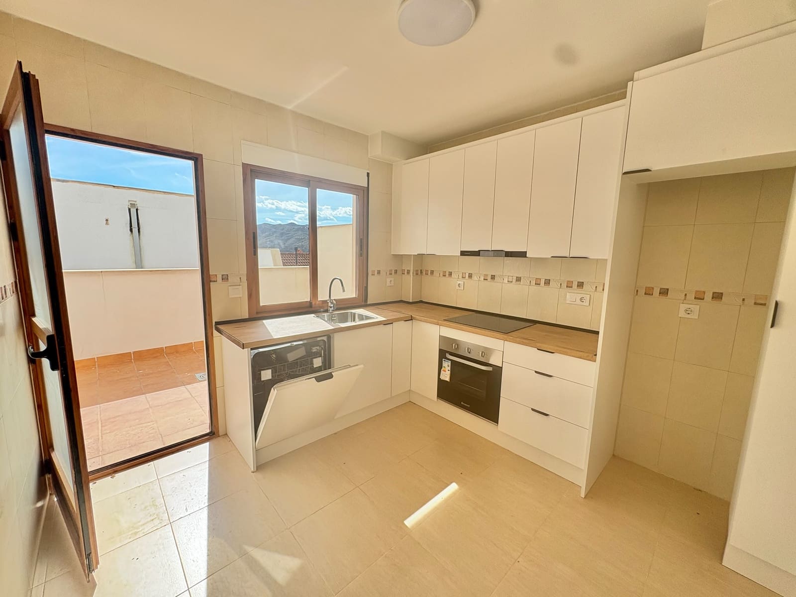 3 bedroom Townhouse for rent in Almanzora - € 850 (Ref: 10147427)