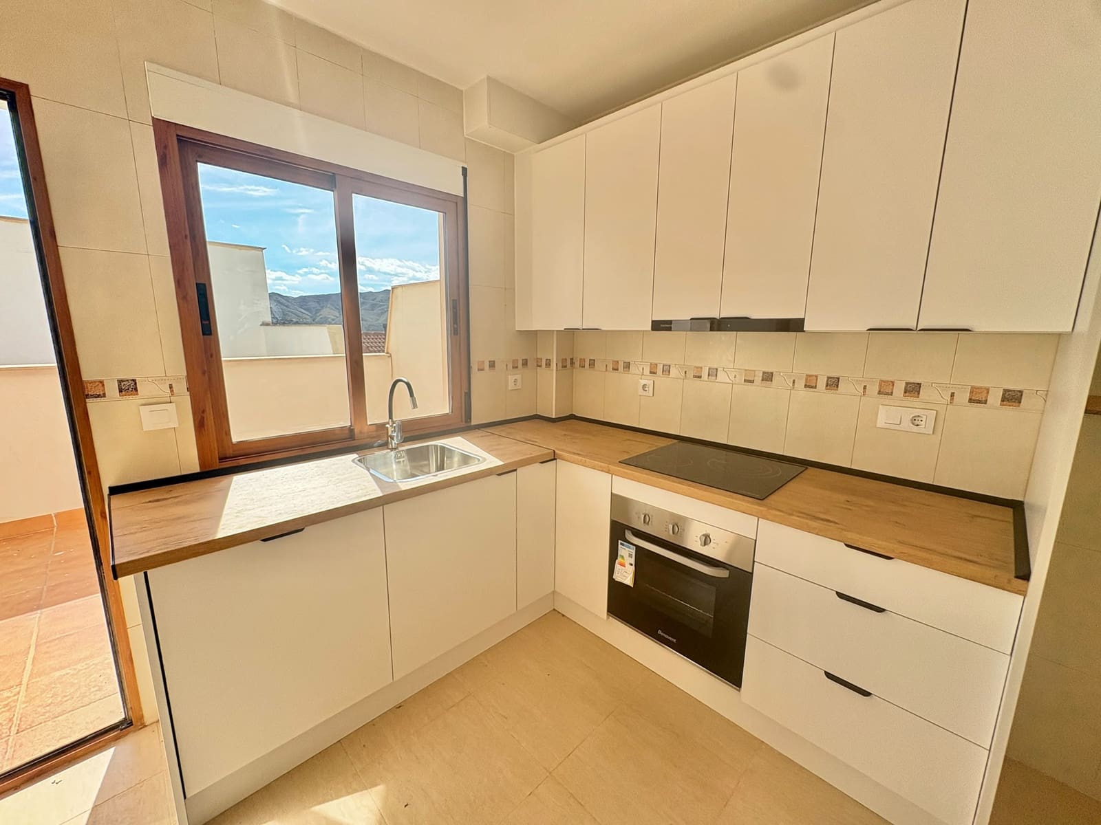 3 bedroom Townhouse for rent in Almanzora - € 850 (Ref: 10147427)