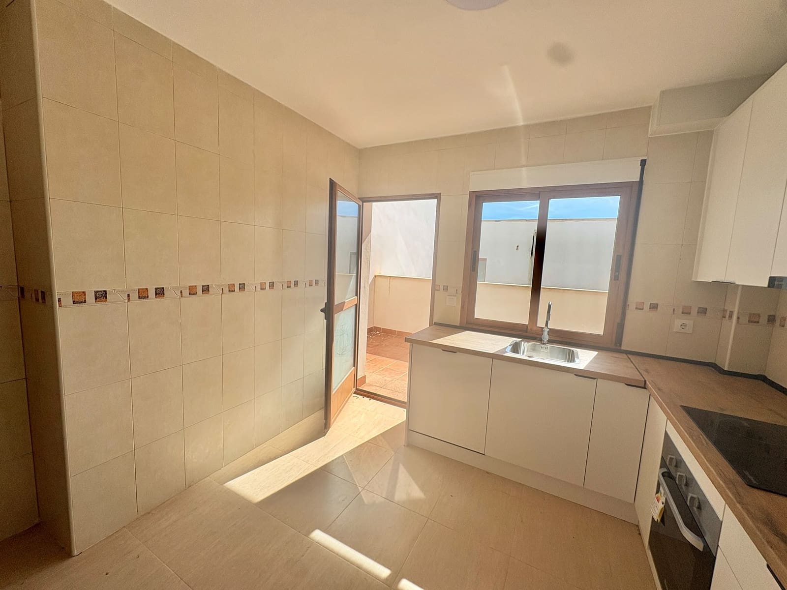 3 bedroom Townhouse for rent in Almanzora - € 850 (Ref: 10147427)