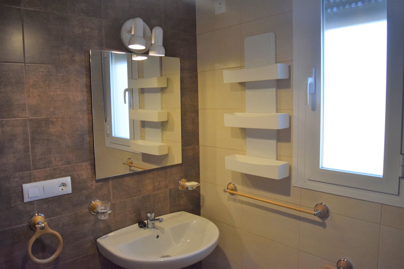 Villa/Maison de 4 chambres à louer à Almanzora avec garage - 950 € (Ref: 6650646)