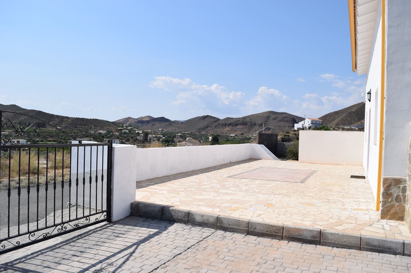 Villa/Maison de 4 chambres à louer à Almanzora avec garage - 950 € (Ref: 6650646)