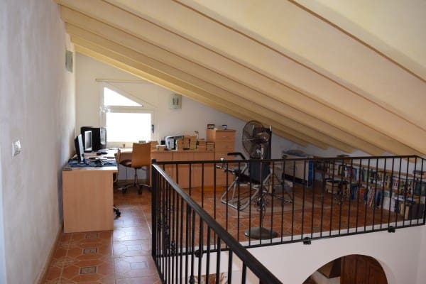 4 makuuhuone Huvila vuokrattavana paikassa Almeria kaupunki mukana 
autotalli - 1 050 € (Ref: 6807409)