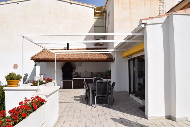 3 makuuhuone Paritalo myytävänä paikassa Líjar mukana uima-altaan 
autotalli - 198 000 € (Ref: 7809910)