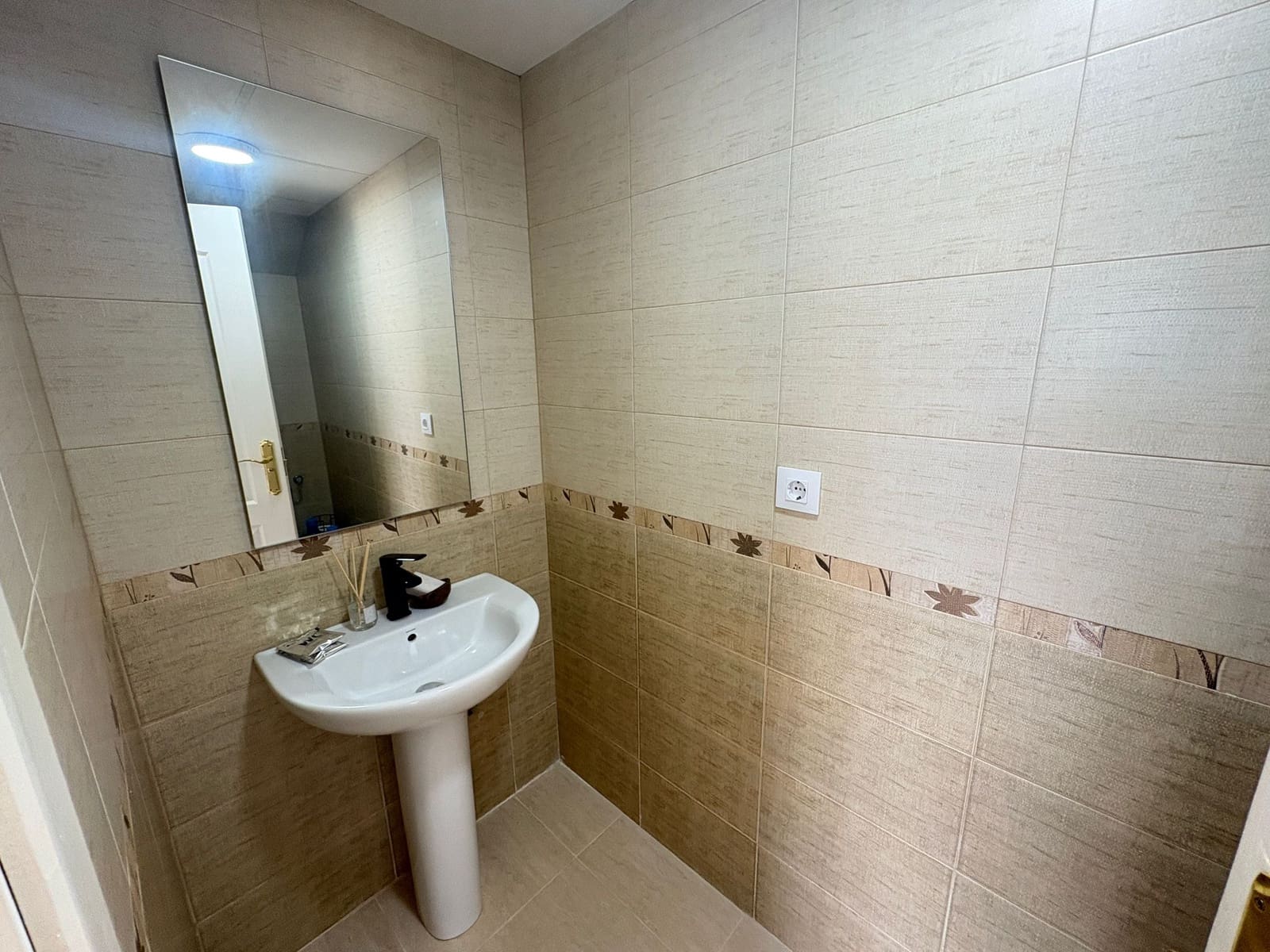 3 soveværelse Semi-Rækkehus til leje i Almanzora - € 750 (Ref: 8132515)