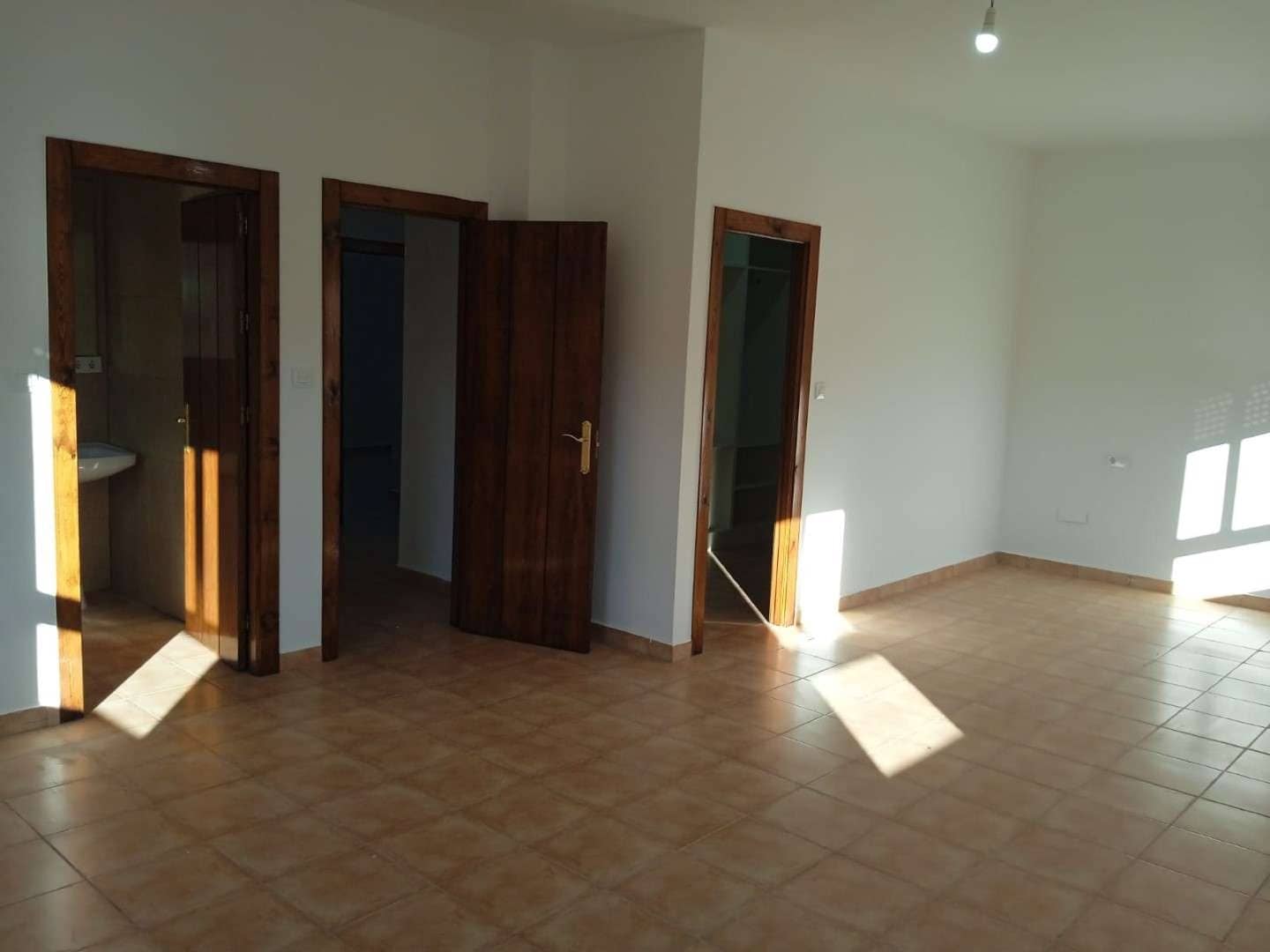3 sovrum Finca/Hus på landet att hyra i Almeria stad med garage - 850 € (Ref: 8245989)